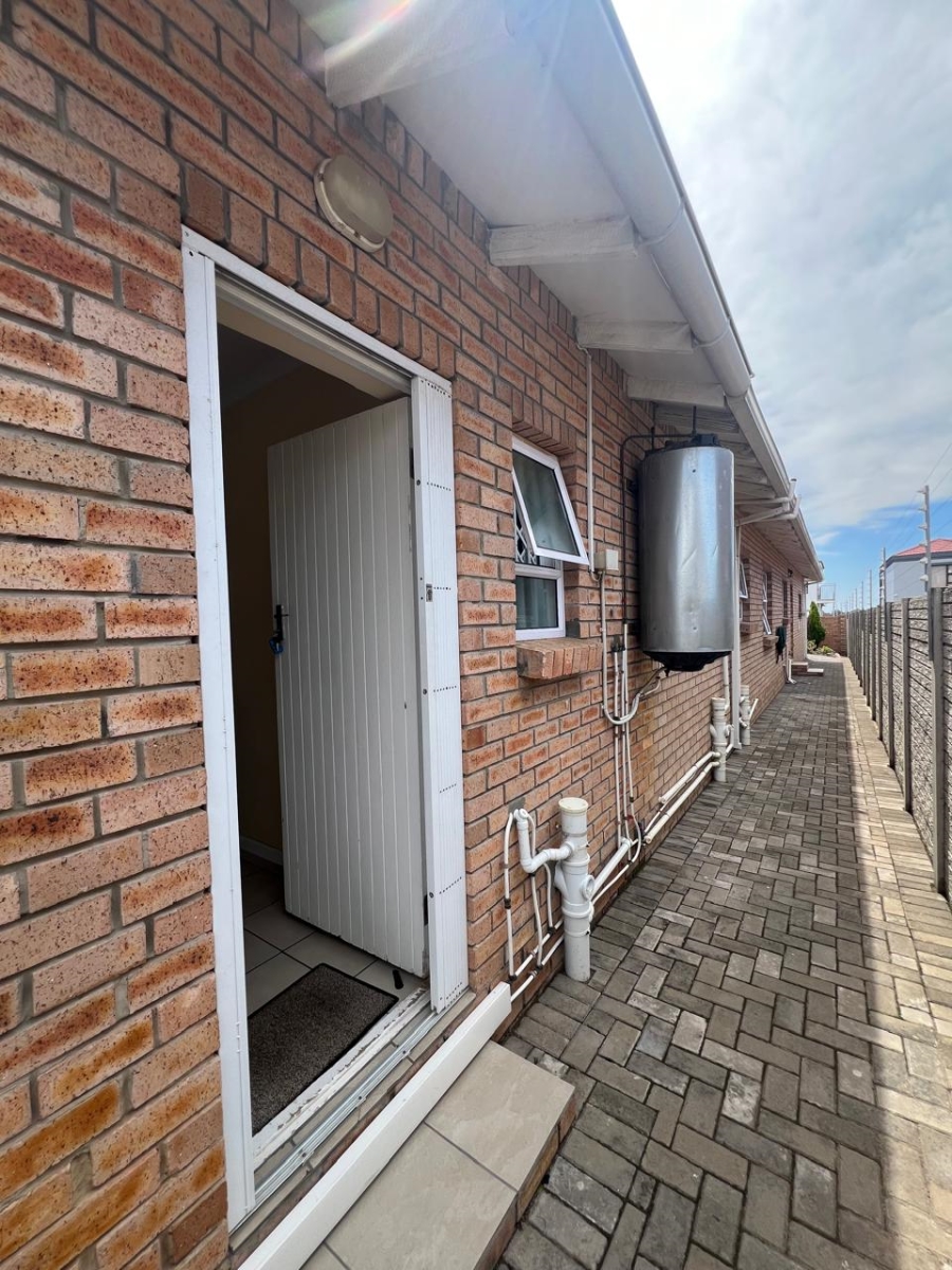 4 Bedroom Property for Sale in Bluewater Bay Eastern Cape